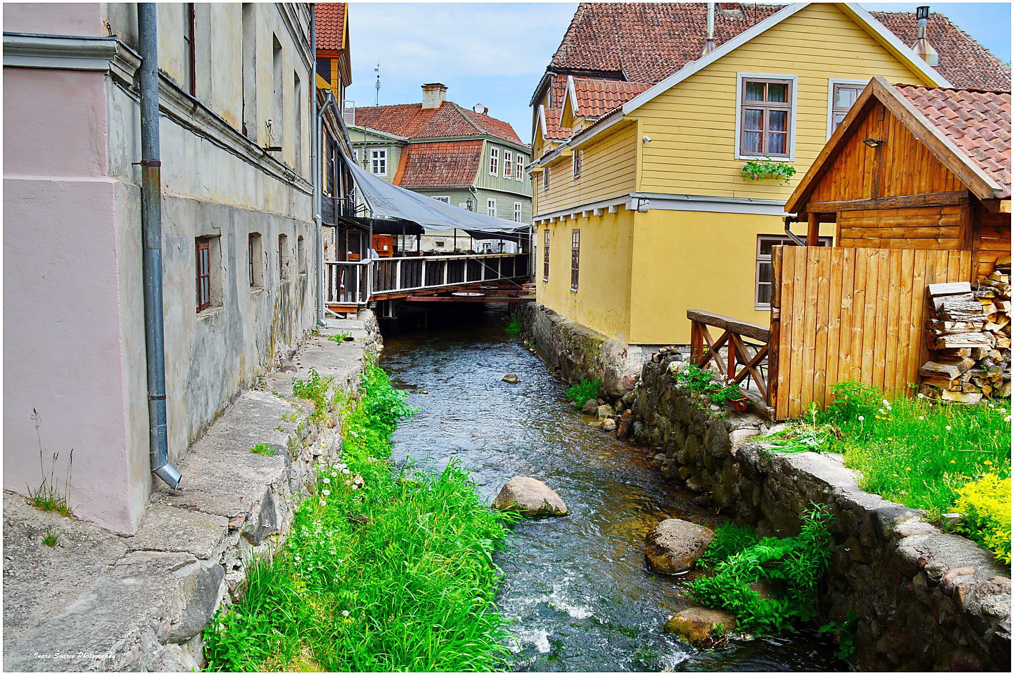 Further along, where it runs between the timber houses with a hand's width to spare.