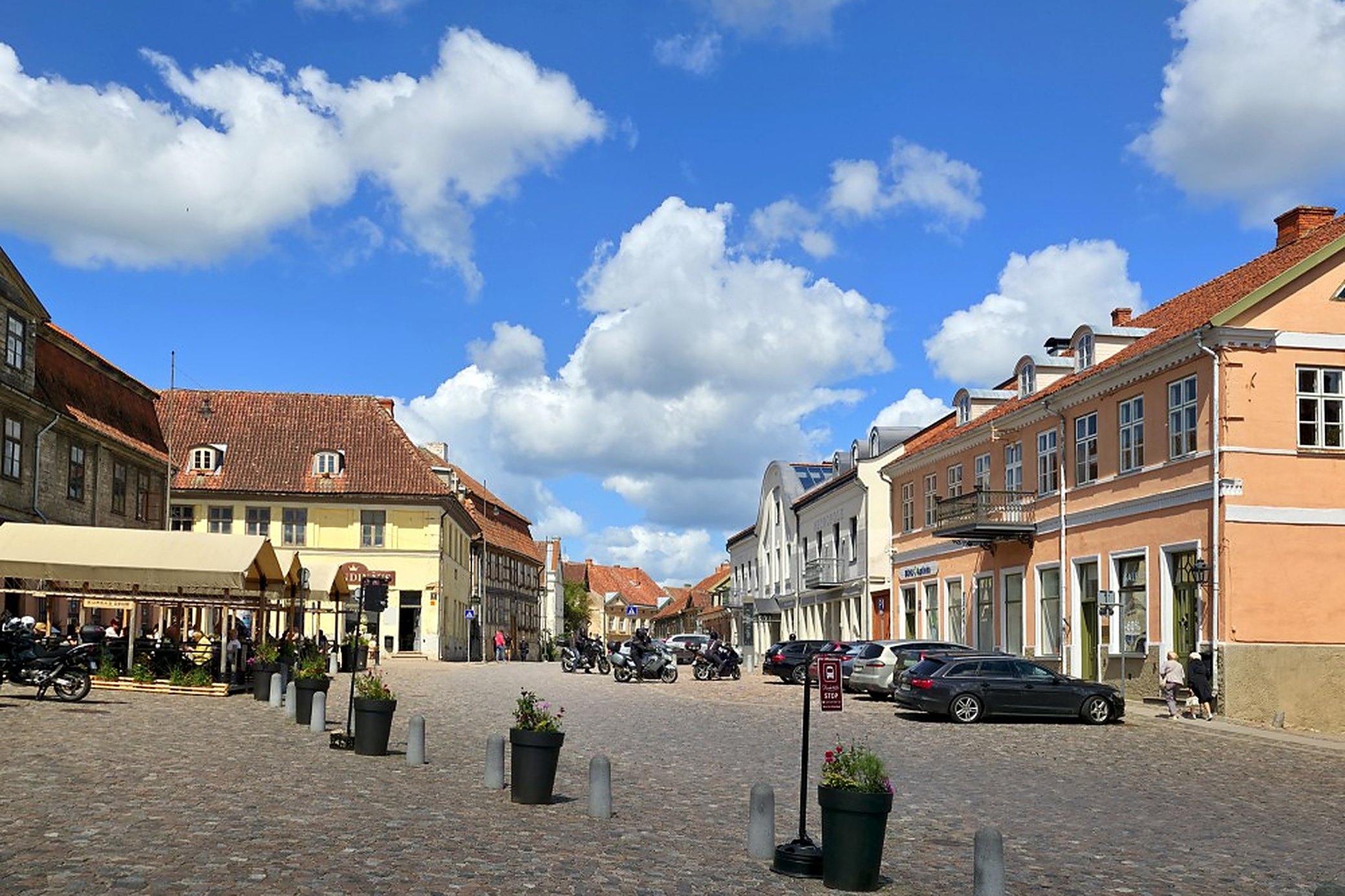 Low-rise, cobbled, and still on its original lines. An afternoon covers the whole centre.